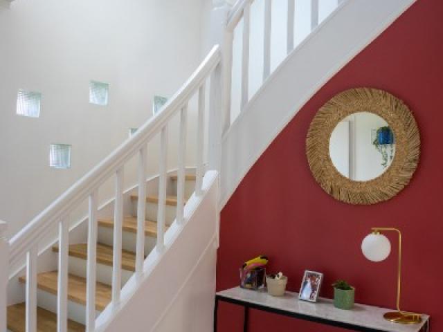 Pose d'un parquet contrecollé et habillage d'un escalier par Laro Aménagement d'intérieur