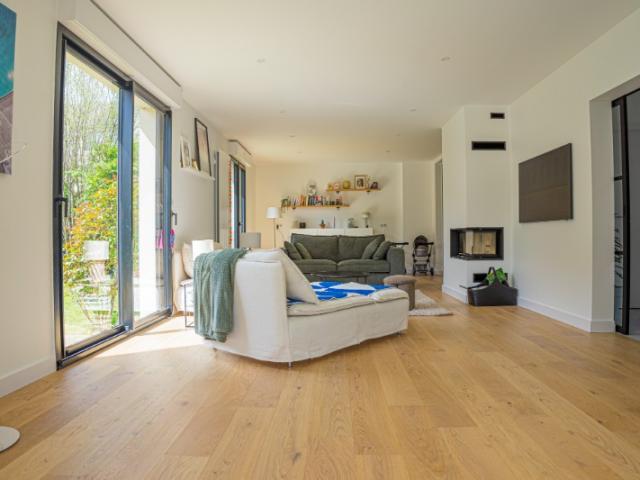 Pose d'un parquet contrecollé et habillage d'un escalier par Laro Aménagement d'intérieur